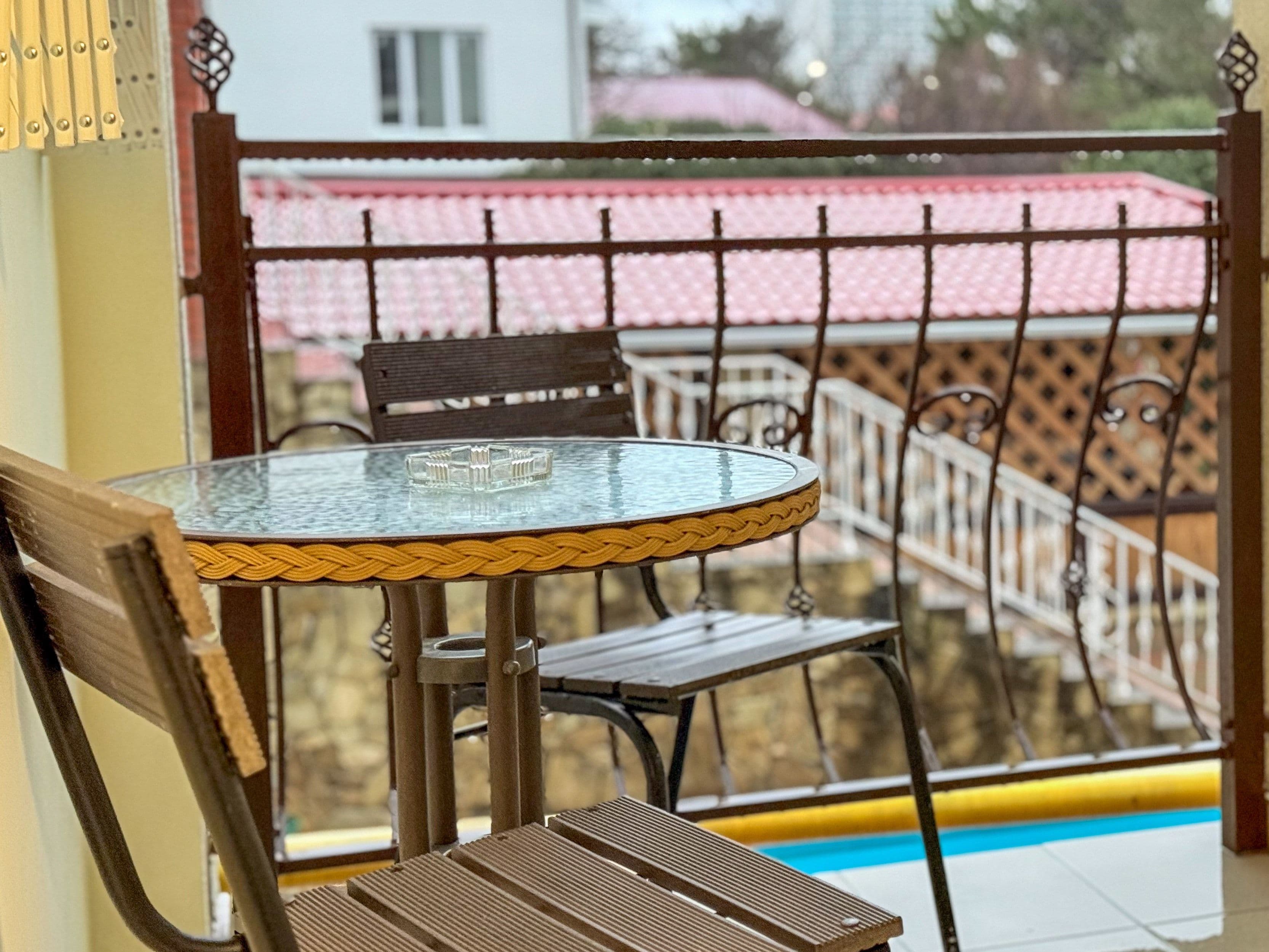 /images/balcony.jpg